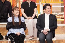 左から、菊地亜美、平成ノブシコブシ吉村。(c)フジテレビ