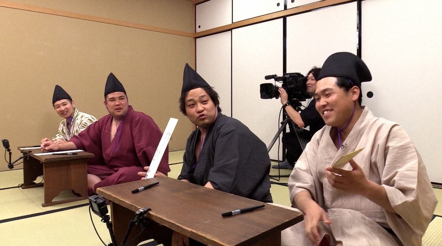 平安時代のモテ男について学ぶ（左から）豪快キャプテン、ダブルヒガシ。(c)ABCテレビ