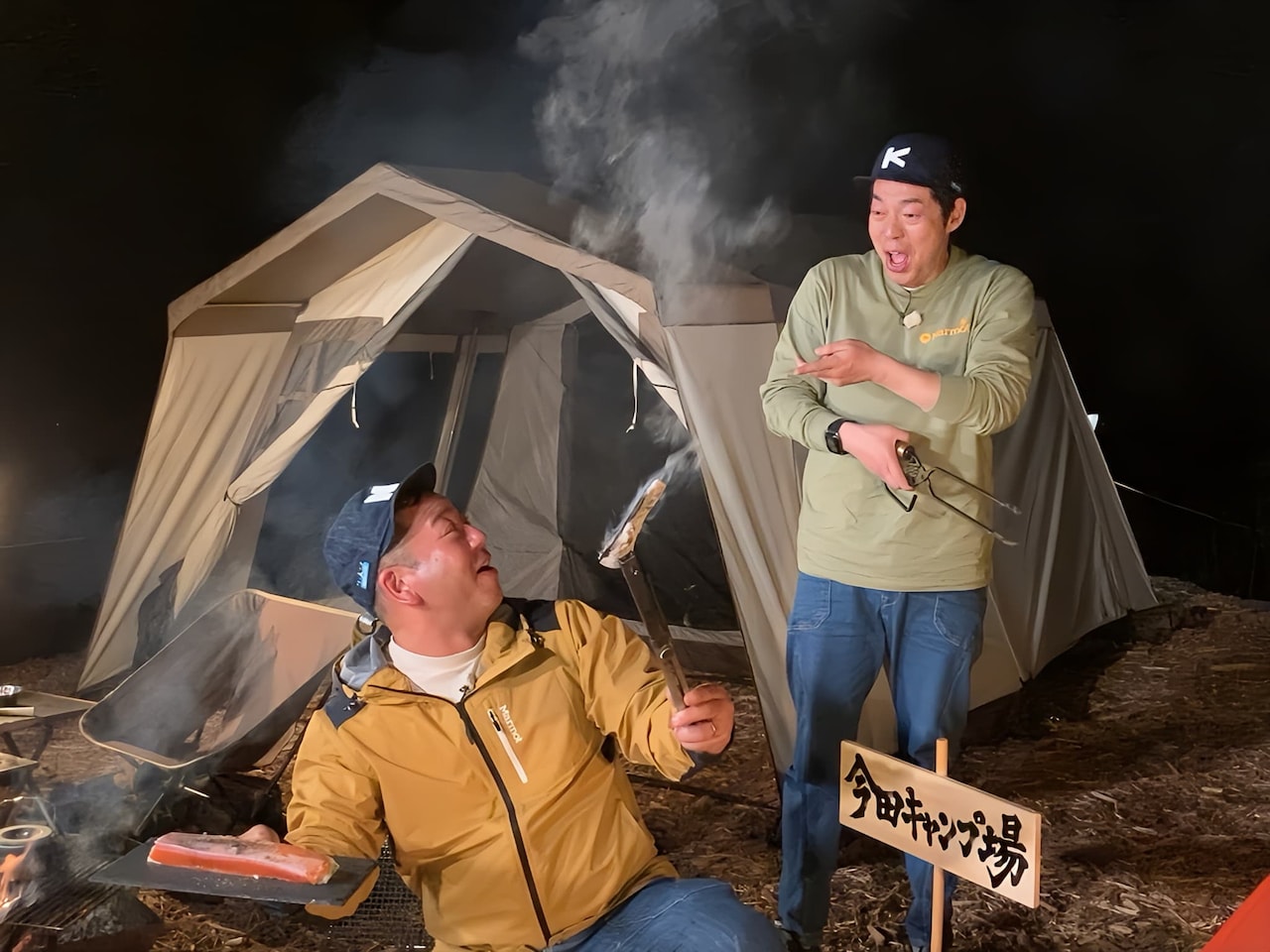 「今田と西村キャンプ場 北アルプスでヤッホー！2人旅」に出演する（左から）バイきんぐ西村と今田耕司。(c)テレビ新広島