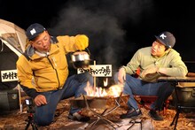 左から、バイきんぐ西村、今田耕司。(c)テレビ新広島