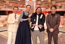 左から、ムロツヨシ、杏、ロバート秋山、中居正広。(c)フジテレビ