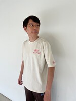 「絶対がんばります！Tシャツ（ライトベージュ）」の着用イメージ。