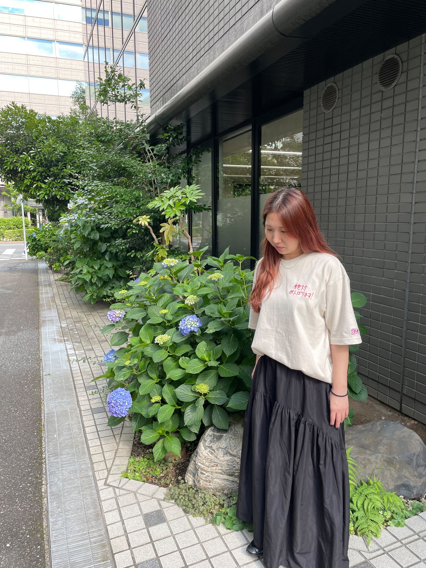 「絶対がんばります！Tシャツ（ライトベージュ）」の着用イメージ。