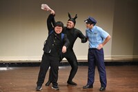 1本目のネタを披露するミックストマトジュース。