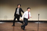 2本目のネタを披露する乙女ブレンド。