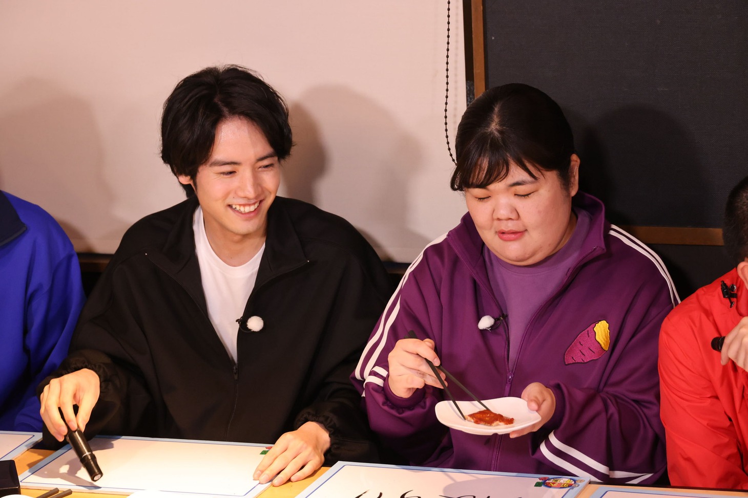 左から赤楚衛二、ぼる塾あんり。(c)関西テレビ