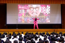 「R-1グランプリ2024優勝者特番 街裏ぴんくの職業・漫談家 絶対おもろいって言わせたんねん！」のワンシーン。(c)関西テレビ