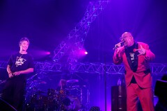 EXILEになれなかった街裏ぴんく、TAKAHIROのライブに乱入し「Lovers Again」熱唱