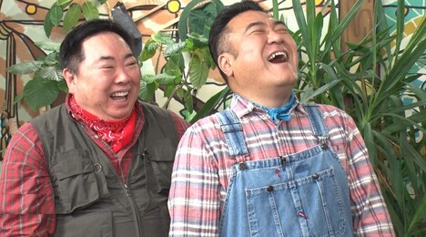 ドランクドラゴン塚地とアンタッチャブル山崎。(c)ABCテレビ