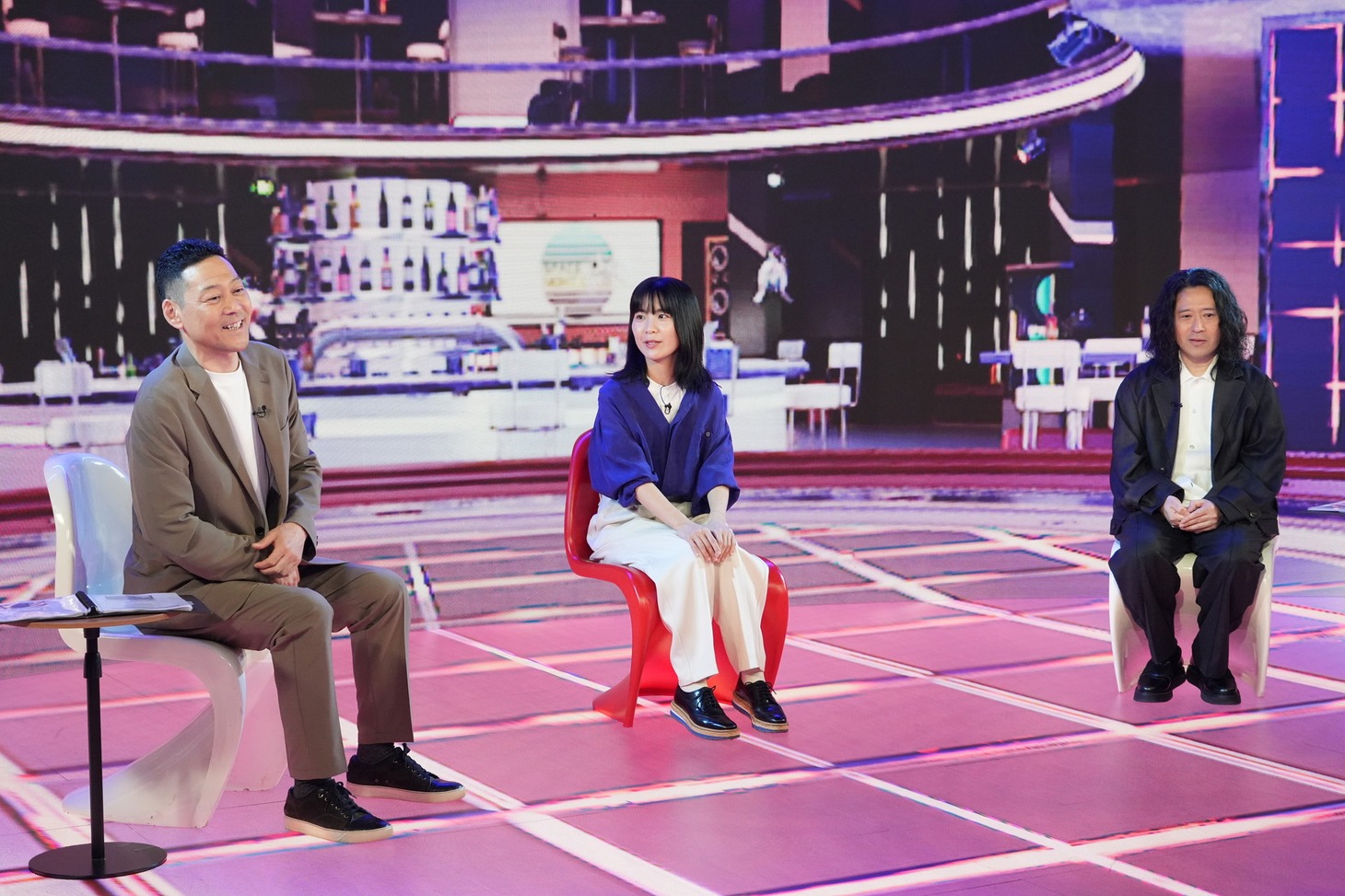 左から東野幸治、橋本絵莉子 、ピース又吉。(c)読売テレビ