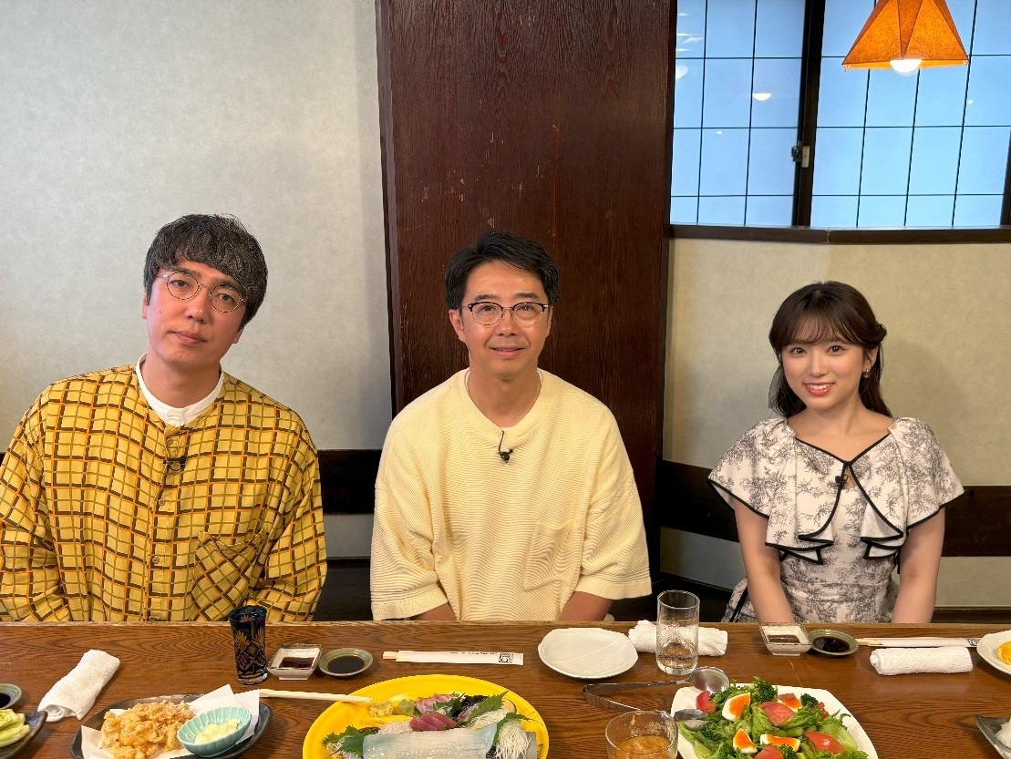 おぎやはぎと矢吹奈子。(c)UHB