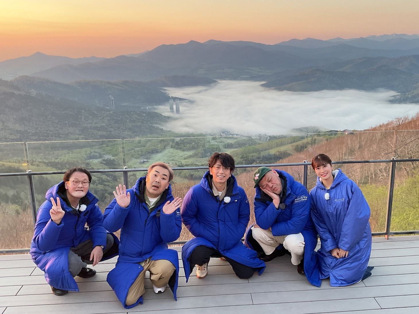 左からアインシュタイン稲田、フットボールアワー、野性爆弾くっきー！、田中友梨奈アナウンサー。(c)関西テレビ