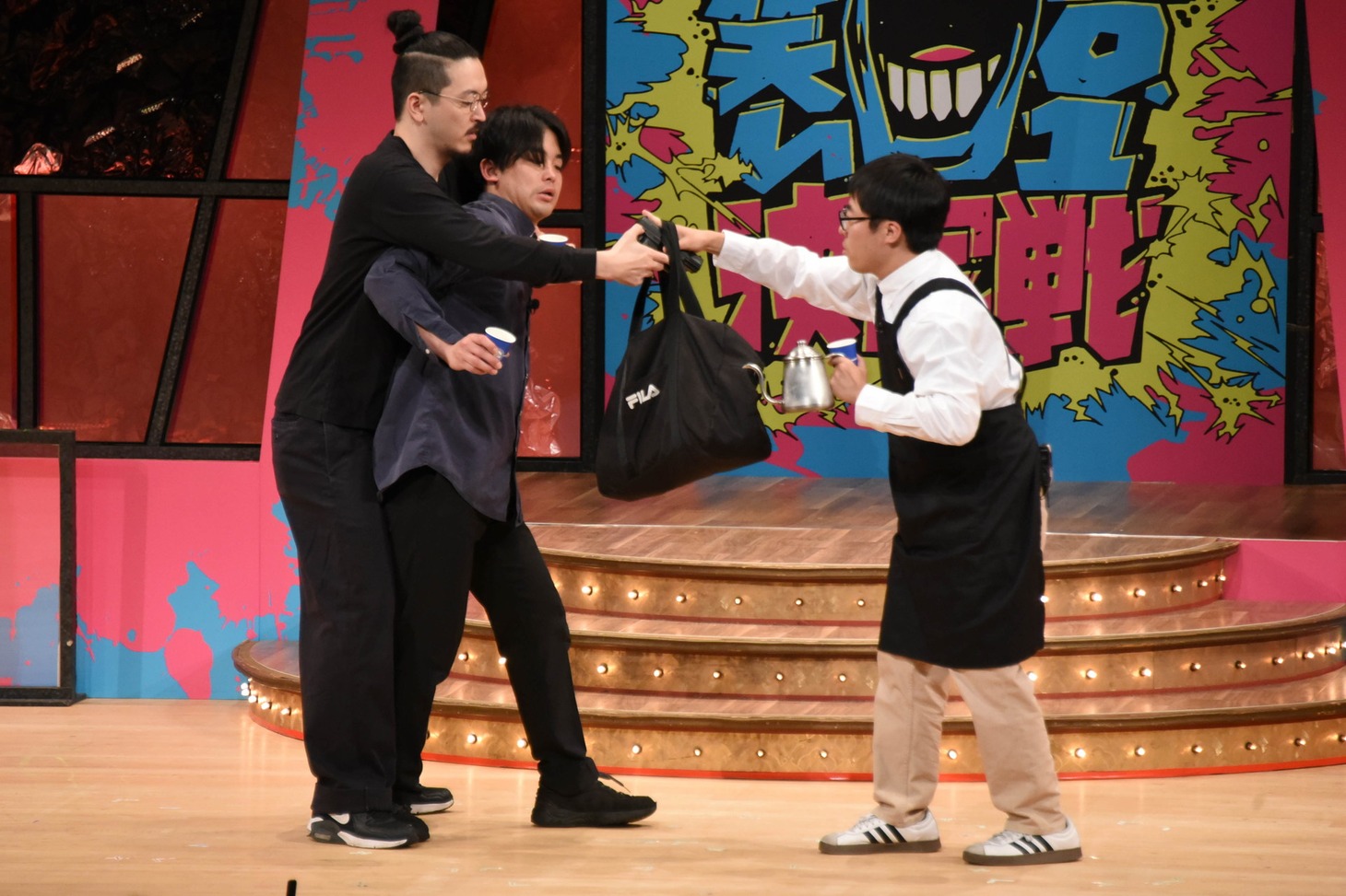 2本目のネタを披露するゼンモンキー。