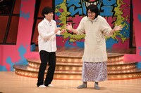 1本目のネタを披露するファイヤーサンダー。