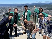 「岐阜県人会」の（後列左から）神奈月、伊藤英明、高橋尚子と、（前列左から）佐野勇斗、ナインティナイン岡村、宮川大輔。(c)TBS