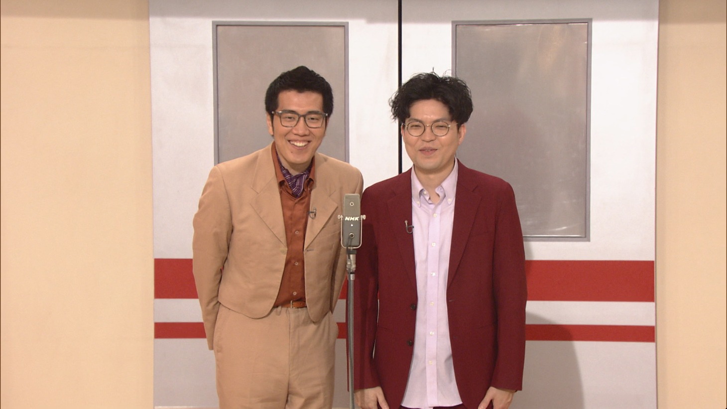ネタを披露するヤーレンズ。