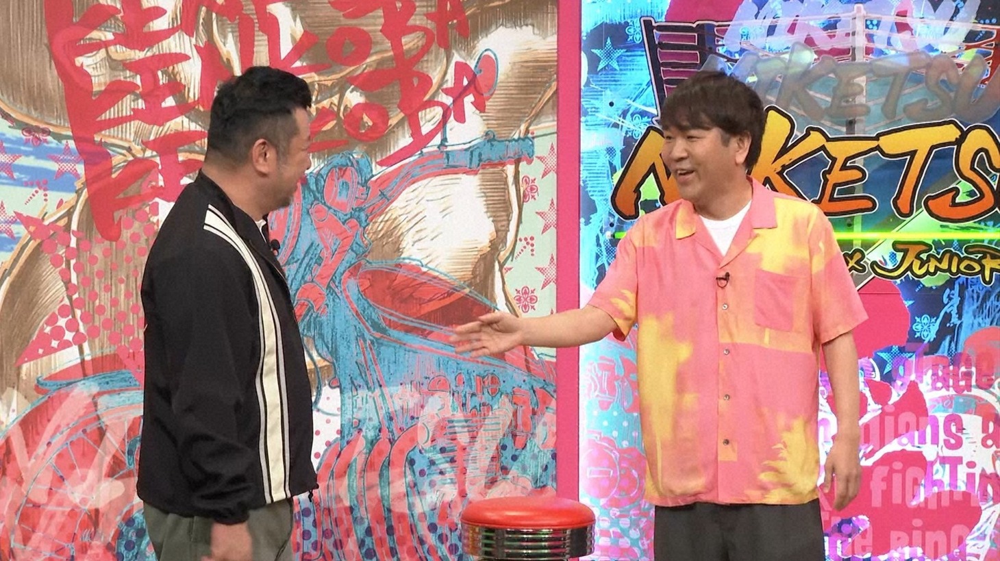 左からケンドーコバヤシ、FUJIWARA藤本。(c)読売テレビ