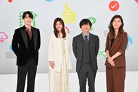 「オンナの出口調査『イップス』コラボSP」に出演する（左から）ジェシー、篠原涼子、バカリズム、ヒコロヒー。(c)フジテレビ
