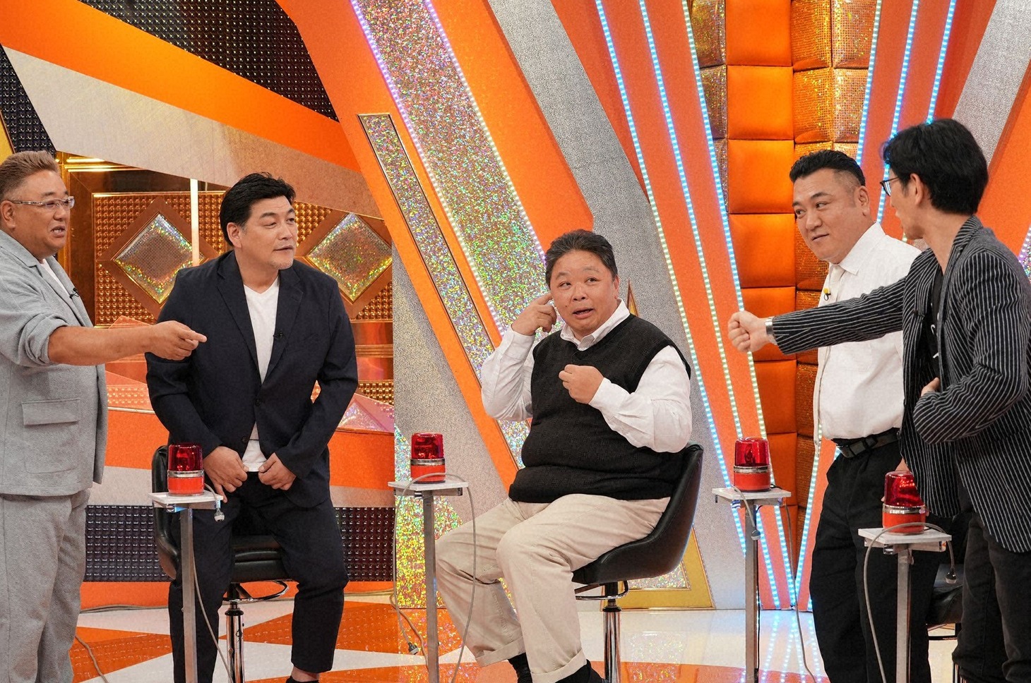 「アンタウォッチマン！」に出演する（左から）サンドウィッチマン、伊集院光、アンタッチャブル。(c)テレビ朝日