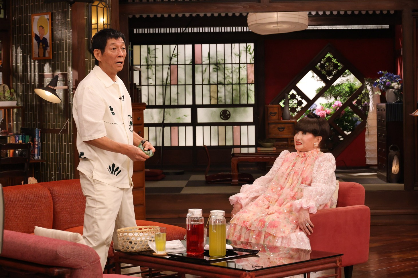 左から明石家さんま、黒柳徹子。(c)関西テレビ
