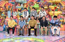 「背低い芸人」の（前列左から）ウエストランド井口、中川家・剛、ますだおかだ増田、カミナリたくみ、タイムマシーン3号・関、（後列左から）さすらいラビー宇野、ハナコ秋山、ダンビラムーチョ大原。(c)テレビ朝日