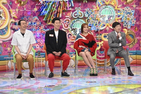 左から、アンガールズ田中、小籔千豊、王林、蛍原徹。(c)テレビ朝日