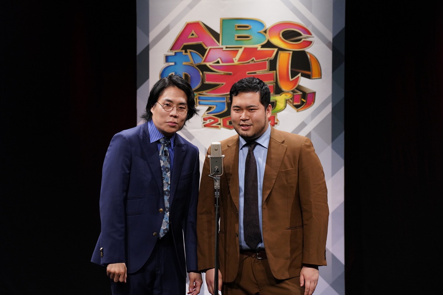 「第45回ABCお笑いグランプリ」準決勝に登場した令和ロマン。(c)ABCテレビ
