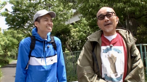 アインシュタイン河井と竹中直人。(c)TBS