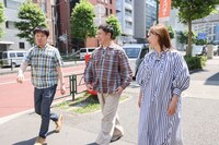 左から、土田晃之、くりぃむしちゅー有田、藤本美貴。(c)TBS