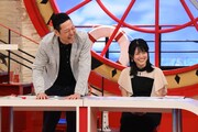 左から東野幸治、中島めぐみアナウンサー。(c)関西テレビ