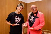 左からEXILE TAKAHIRO、街裏ぴんく。(c)関西テレビ