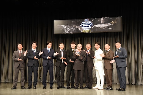 左からニューヨーク、マヂカルラブリー・野田クリスタル、ナイツ塙、佐久間一行、清川雄司、笑い飯・哲夫、NON STYLE石田、チョコレートプラネット長田。