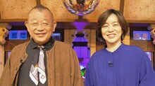 左から笑福亭鶴瓶、八木亜希子。(c)BS11