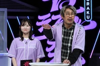 左から佐藤佳奈アナウンサー、ヨコタシンノスケ。(c)読売テレビ