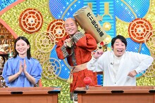 “林大黒”に扮するギャロップ林（中央）。(c)MBS