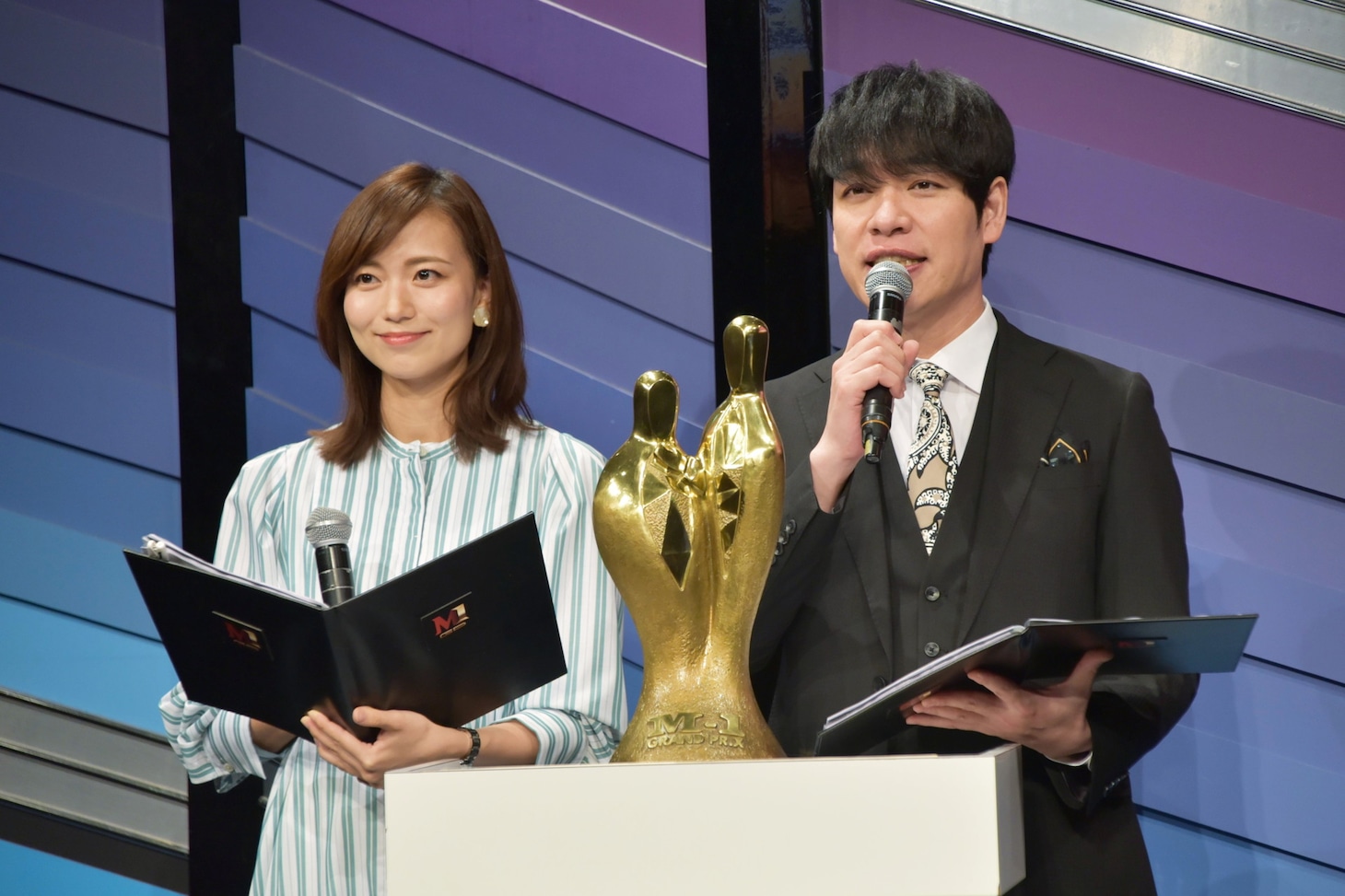 司会の斎藤真美（ABCテレビアナウンサー）と麒麟・川島。