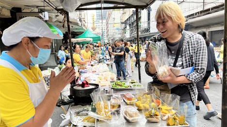 ヒロシ(右)の旅のワンシーン。(c)BS-TBS