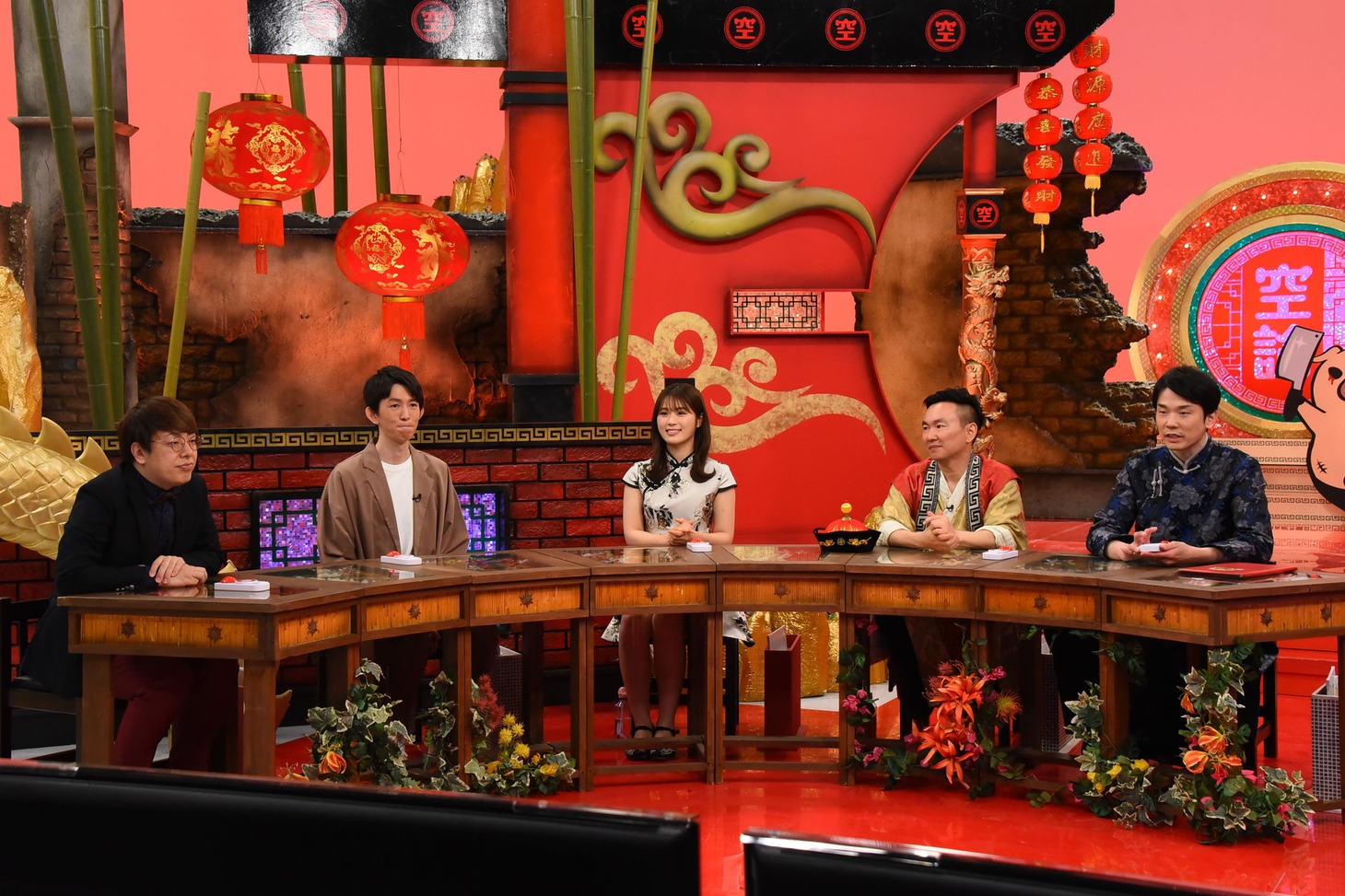 左からヒューマン中村、真輝志、渋谷凪咲、かまいたち。(c)関西テレビ