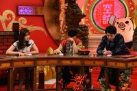 左から渋谷凪咲、かまいたち。(c)関西テレビ