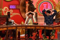 左から渋谷凪咲、かまいたち。(c)関西テレビ