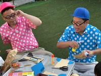 「ゲストダイアン」に出演する（左から）スケスケさん（ダイアン・ユースケ）とアツアツさん（ダイアン津田）。(c)ABCテレビ