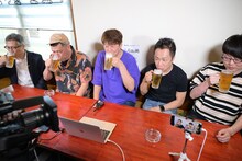 放送当時の「野爆テレビ」を振り返る野性爆弾ら。