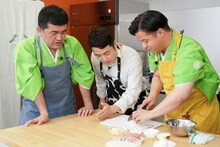 「水田信二の注文の多い料理教室」初回の様子。