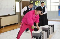 「華大さんと千鳥くん 夏の金沢ロケ2時間SP」のワンシーン。(c)関西テレビ