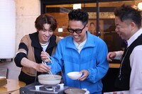 「華大さんと千鳥くん 夏の金沢ロケ2時間SP」のワンシーン。(c)関西テレビ