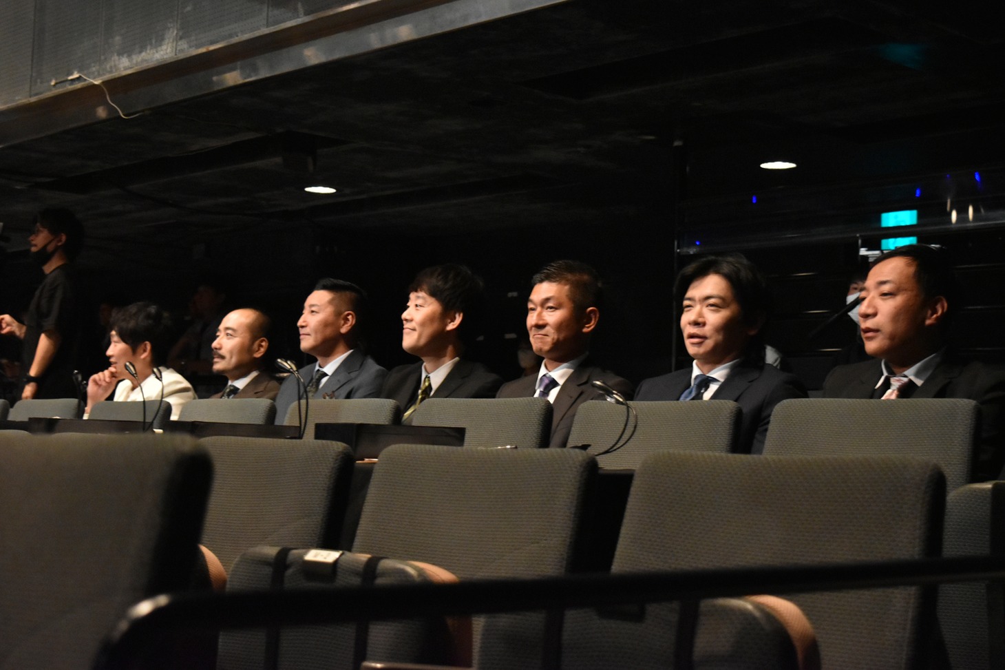 審査員を務めたNON STYLE石田、かもめんたる・う大、チョコレートプラネット長田、佐久間一行、笑い飯・哲夫、マヂカルラブリー・野田クリスタル、ナイツ塙。（写真提供：吉本興業）