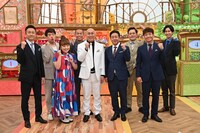 「今夜はナゾトレ」に出演するシーズンレギュラーの錦鯉（中央）ら。(c)フジテレビ