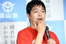 欠けた歯も治療中だと話すウエストランド河本。