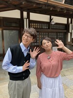 左からモグライダー芝、友近。(c)日本テレビ