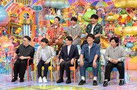 「アメトーーク！」に集結する、ガクテンソク奥田（前列左端）プレゼン企画「後輩との接し方分からない芸人」の出演者たち。(c)テレビ朝日